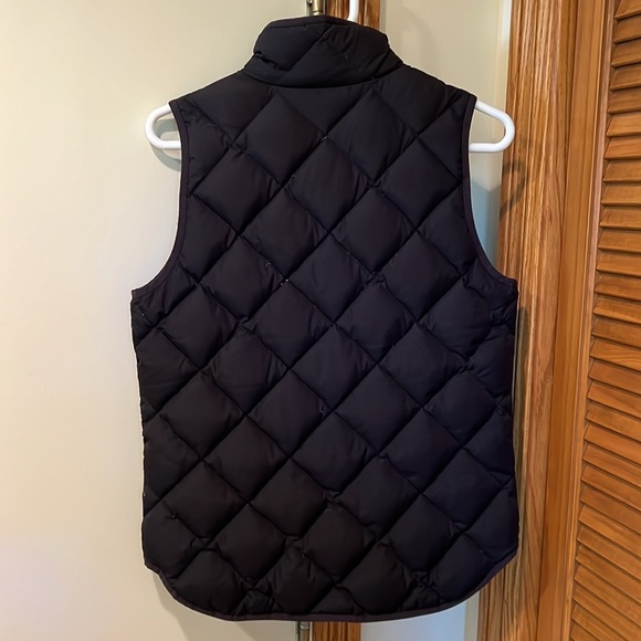 J crew women’s puffer vest - Picture 3 of 4